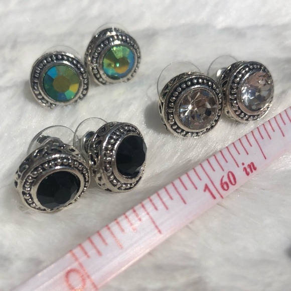 Beautiful set of 3 earrings ✨ Timeless and Classic Feel ✨ - Picture 15 of 15